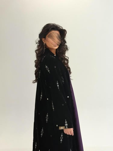 عباية وصوف بقماش مخمل كوري بتطريز مبطن بستان موف