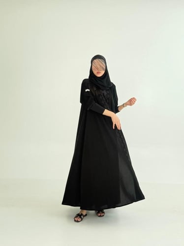 عباية فرحه بقماش ملكي بتطريز كرز دبل كلوش اسود 2