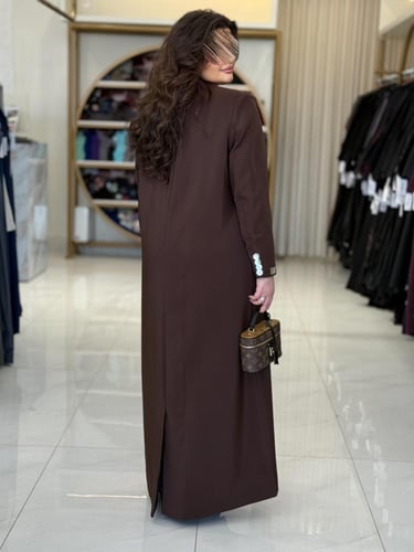 عباية اسماء بليزر كريب باربي مزين بصدف بني