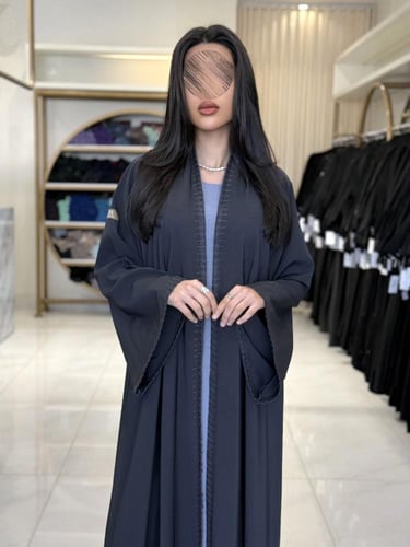 عباية نزهه بقماش كريب اوكراني بتطريز ناعم رمادي