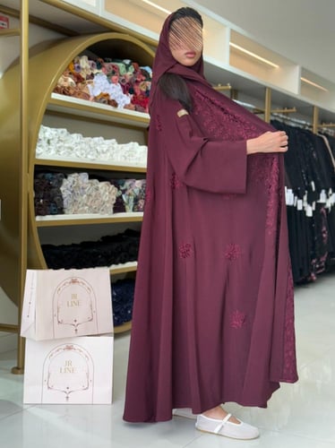 عباية جوانا بقماش كريب اوكراني مطرز عنابي