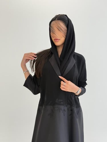 عباية ساريه بقماش كريب ملكي تدخيلات تفته بتطريز ها...