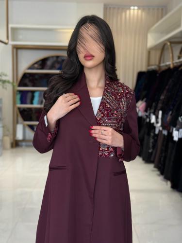 عباية مناهل بقماش كريب ايطالي بتطريز عنابي