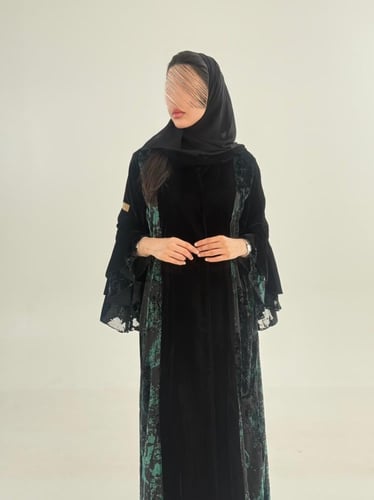 عباية غيوم بقماش مخمل كوري تدخيلات شيفون اخضر