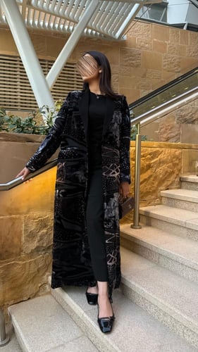 بليزر | عباية فروق بقماش كريب رموش مع شيفون مخمل ف...