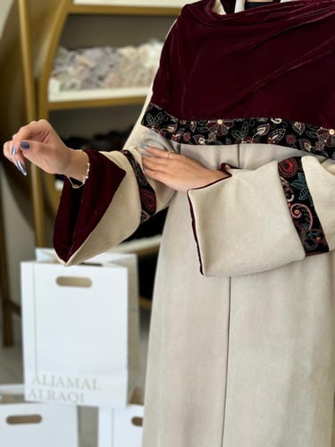 رتشكيلة شتاء 2024 -عباية ياسمين بقماش مخمل بشال مط...