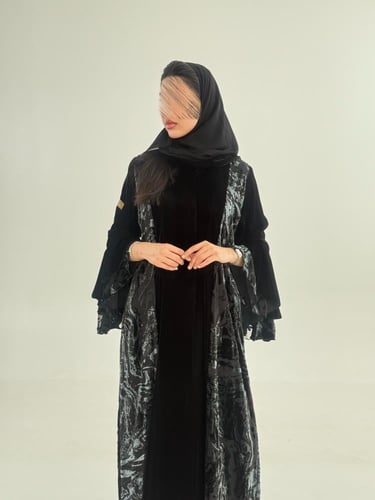 عباية غيوم بقماش مخمل كوري تدخيلات شيفون رمادي