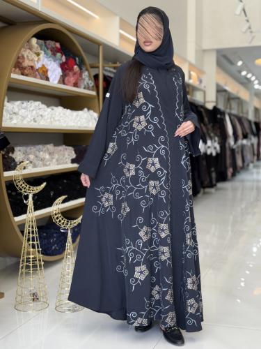 عباية مناير بقماش كريب ويفر مطرز كحلي