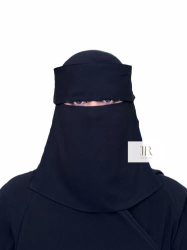 نقاب بقماش كوري وسط مغاطين غطوة