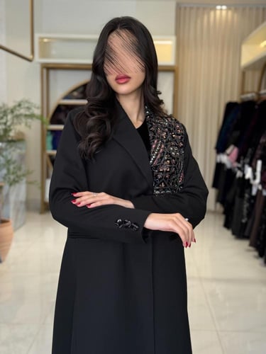 عباية مناهل بقماش كريب ايطالي بتطريز اسود