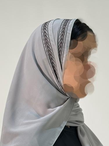 رمادي تطريز سنبله