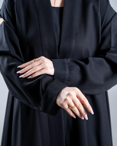 عباية صابرينا بقماش كريب الاناقه