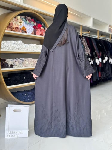 عباية اماتا بقماش كريب بشك اسود