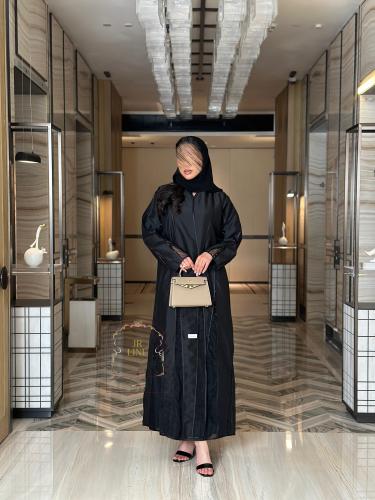 عباية غزاله بقماش تفته كوري مزينه بدانتل وشك