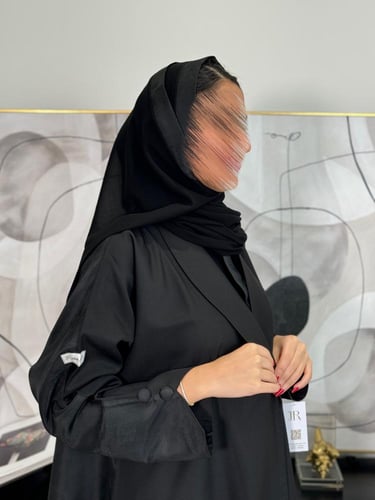 عباية حوريه ا اسود رسم رمادي
