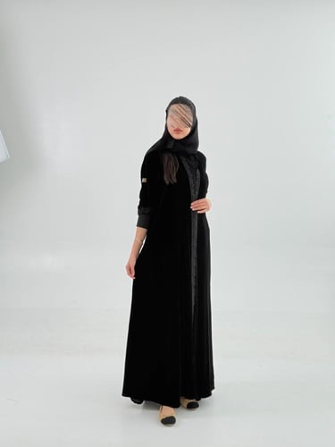 عباية سيلار بقماش مخمل كوري كم استرتش بدانتل اسود