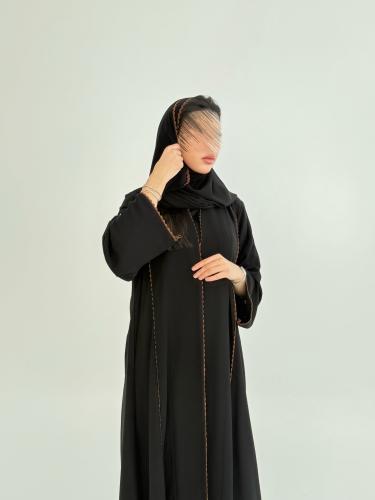 عباية سلوى بقماش كريب ملكي مزين بقيطان بني