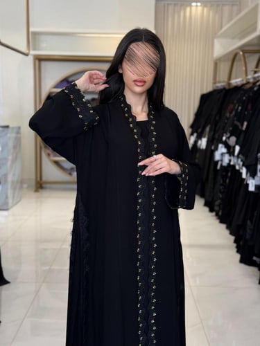 عباية منار بقماش كريب ملكي كسرات جوانب مزين بشك