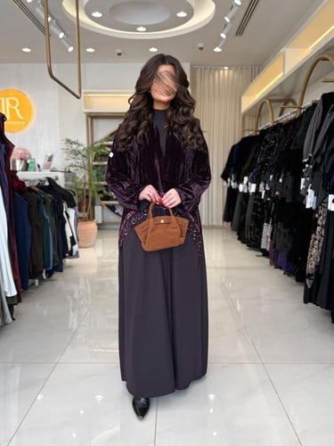 عباية حوريه بقماش مخمل مكسر مع كريب ايطالي عودي
