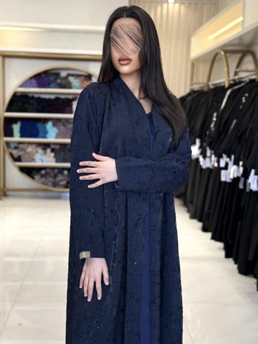 عباية جواهر بقماش اورجنزا مبطن مزين بفصوص كحلي