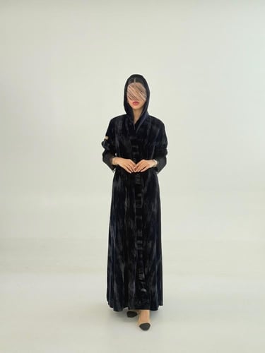 فخر بقماش مخمل كوري بطبعات كحلي مزين بدانتل