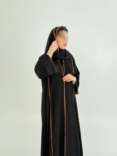 عباية سلوى بقماش كريب ملكي مزين بقيطان ملون