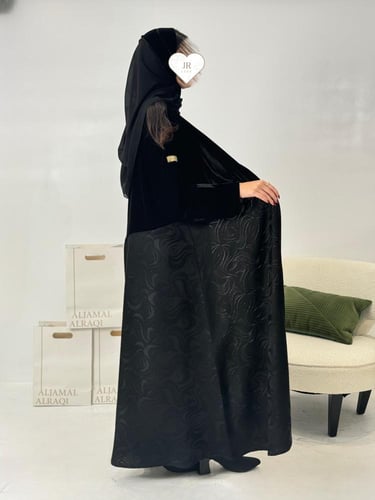 تشكيلة شتاء 2024 - عباية بيرين جاكار ومخمل اسود