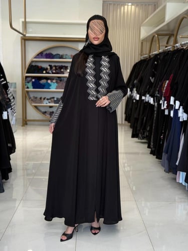 عباية روبين بقماش انترنت دبل كلوش بتطريز فضي