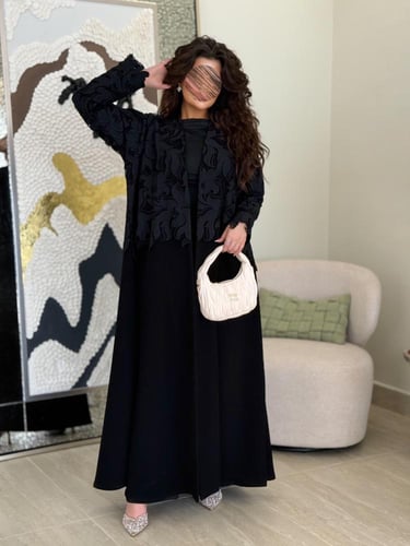 عباية رتيل بقماش كريب الفخامة مع جبير ملكي مخرم