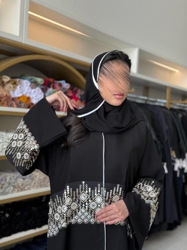 عباية لينا بقماش كريب الاناقة تدخيلات ترتر