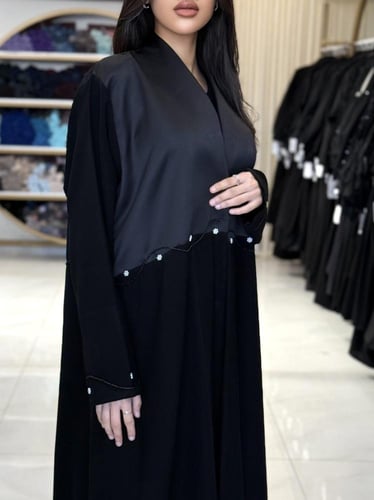 عباية لمى بقماش كريب الابداع مع تفته بشك ناعم