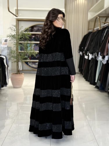 عباية فيرونا بقماش مخمل كوري تدخيلات شانيل بلمعه ك...