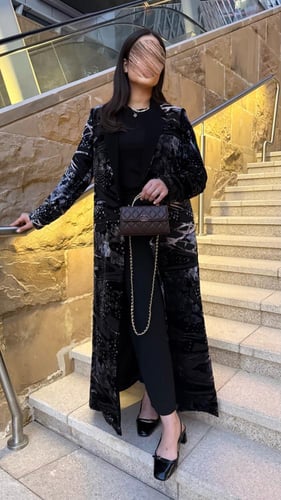 بليزر | عباية فروق بقماش كريب رموش مع شيفون مخمل ف...