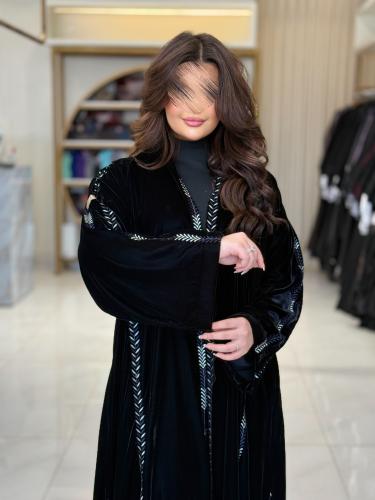 عباية دنيا بقماش مخمل كوري بتطريز