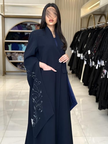 كولكشن العيد | عباية اليزابيث بقماش كريب رموش كم ف...