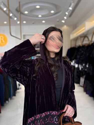 عباية حوريه بقماش مخمل مكسر مع كريب ايطالي عودي