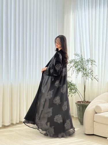 عباية اثير بقماش كريب ملكي مع شيفون مكسر بطبعات