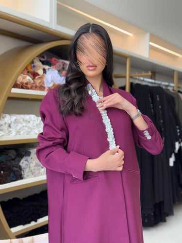 عباية اسماء بليزر كريب باربي مزين بصدف فوشي