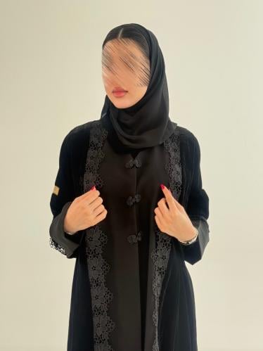 عباية عايدة بقماش مخمل كوري تدخيلات كريب الاناقه ب...