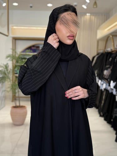 عباية غصون بقماش كريب الاناقة تدخبلات مقلم اسود