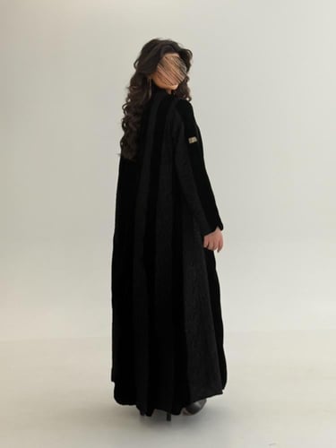 عباية وجدان بقماش مخمل كوري بتدخيلات دانتل فرنسي