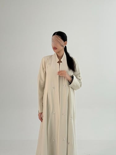 عباية سوار بليزر رسمي مزين بكسرات وشك بقماش كريب ر...