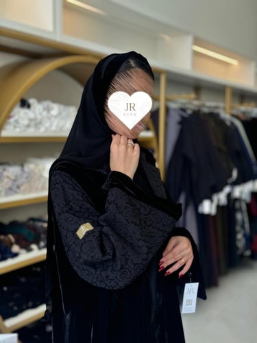 تشكيلة شتاء 2024 - عباية وصايف بقماش مخمل مع دانتي...