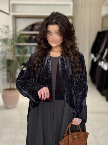 عباية ايلينا بقماش مخمل مكسر مع كريب ايطالي رصاصي