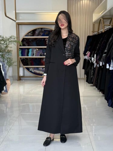 عباية مناهل بقماش كريب ايطالي بتطريز اسود