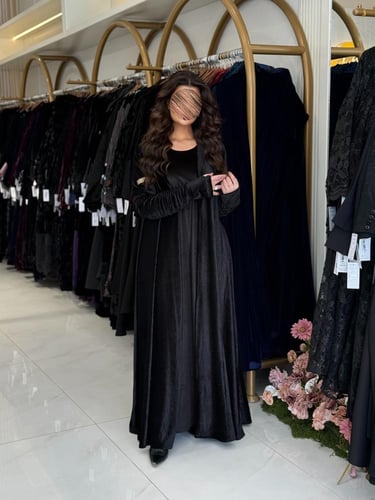 عباية فله بقماش مخمل استرتش كرمشه بالكم وفتحه اصبع...