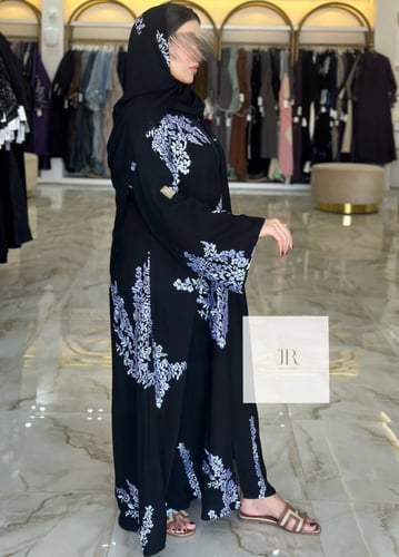 عباية كريب المملكة بتطريز ابيض