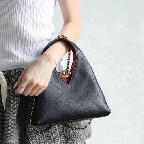 شنطة شانيل 26A AS6392 صغيرة مبطنة – أسود