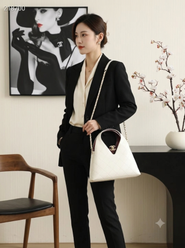 شنطة شانيل 26A مبطنة بتصميم ماسي – 32×32×11 سم - Chanel 26A
