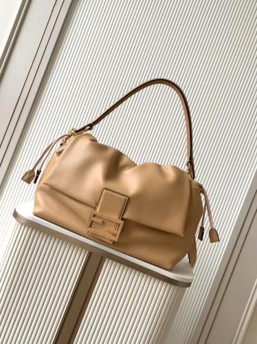 حقيبة فندي ماما باجيت فاخرة - Fendi Mamma Baguette Bag